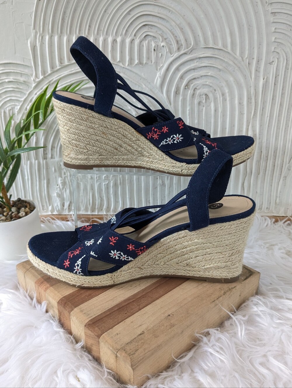 Dressbarn Torri Navy Floral Wedges